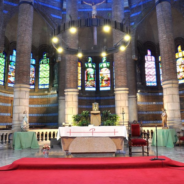 Barcelona.- Hospital de la Sta. Creu i S. Pau, construït per Lluis Domènch i Montaner i pel seu fill Domènech Roura - Església (1/2012)