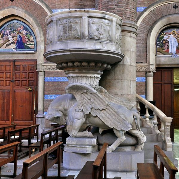 Barcelona.- Hospital de la Sta. Creu i S. Pau, construït per Lluis Domènch i Montaner i pel seu fill Domènech Roura - Trona de l'Església (1/2012)