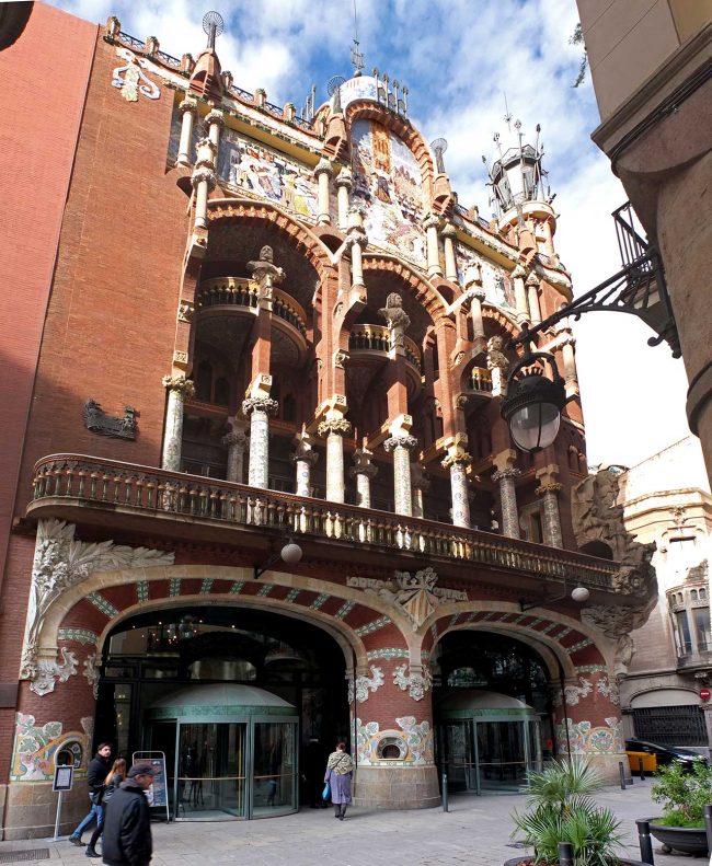Barcelona.- Palau de la Música Catalana, edificat entre 1905 i 1908 per Lluís Doménech i Montaner està profusament decorat amb variats temes al·legòrics (12/2014)