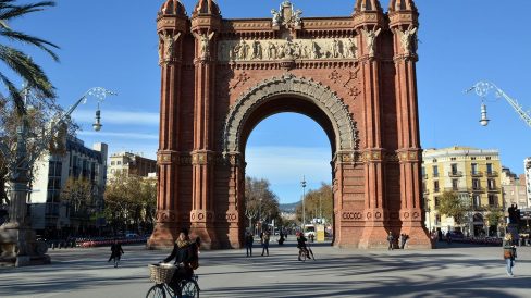 Barcelona.- Arc del Triomf d'estil neomudèjar fet de maó va ser dissenyat per Josep Vilaseca per la Exposició Universal de Barcelona de 1888 (12/2014)