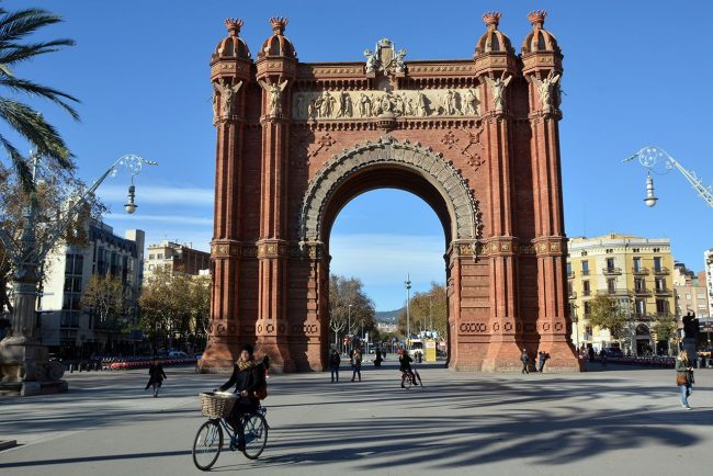 Barcelona.- Arc del Triomf d'estil neomudèjar fet de maó va ser dissenyat per Josep Vilaseca per la Exposició Universal de Barcelona de 1888 (12/2014)