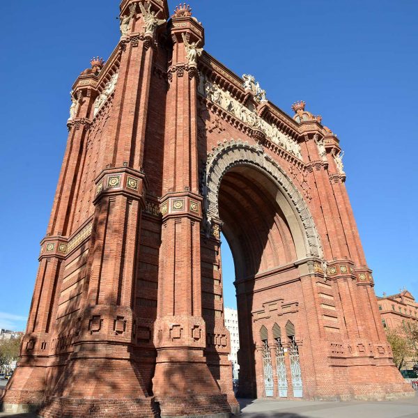 Barcelona.- Arc del Triomf d'estil neomudèjar fet de maó va ser dissenyat per Josep Vilaseca per la Exposició Universal de Barcelona de 1888 (12/2014)