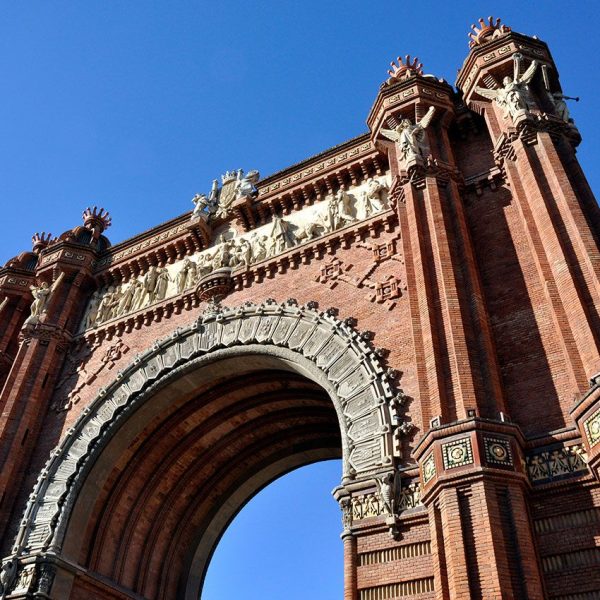 Barcelona.- Arc del Triomf d'estil neomudèjar fet de maó va ser dissenyat per Josep Vilaseca per la Exposició Universal de Barcelona de 1888 (12/2014)