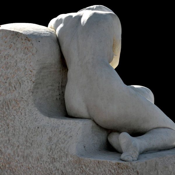 Barcelona.- "Desconsol". El perfecte posat enalteix el simbolisme de l'obra de Josep Llimona. L'original es troba al Museu Nac. d'Art de Catalunya (12/2014)