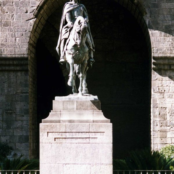 Barcelona.- Estàtua de Ramon Berenguer III (Rodez 1082-Barcelona 1131) Va ser comte de Barcelona després de succeïr al seu pare Ramon Berenguer II (4/2005)