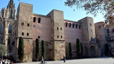 Barcelona.- Muralla romana dels S. III/IV . Tenia nou mts. d'alçada i un perímetre entre 1220 i 1350 mts. Comptava amb 18 torres (3/2015)