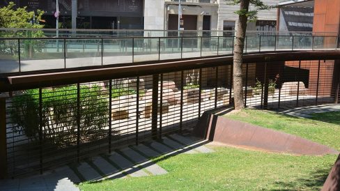 Barcelona.- Via Sepulcral romana, S. I /III dC. a la Pl. de la Vila de Madrid. Correspon a un camí que comunicava Barcino amb l'actual Sarrià. (6/2015)