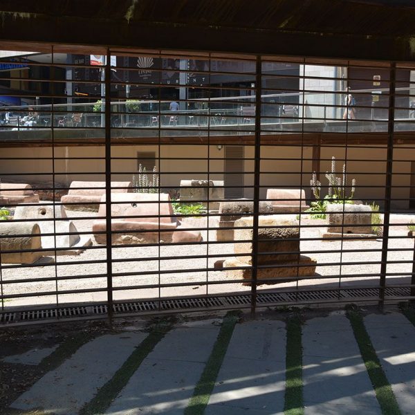 Barcelona.- Via Sepulcral romana, S. I /III dC. a la Pl. de la Vila de Madrid. Correspon a un camí que comunicava Barcino amb l'actual Sarrià. (6/2015)