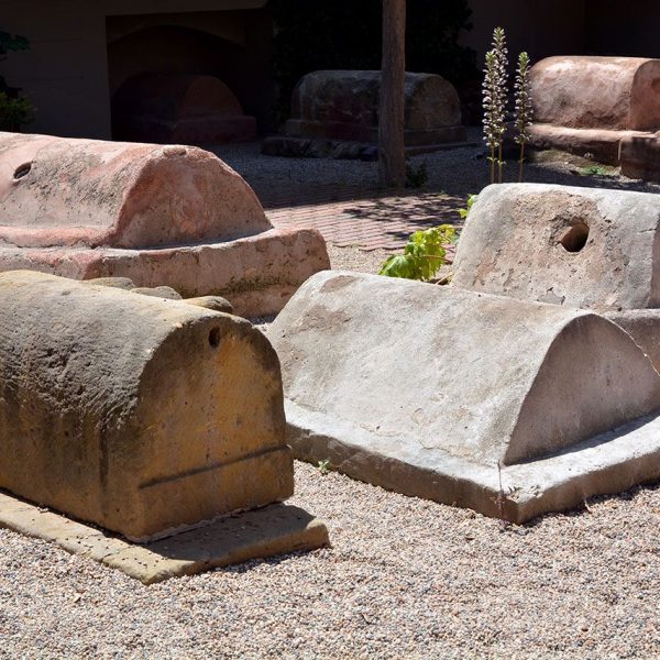 Barcelona.- Via Sepulcral romana, S. I /III dC. a la Pl. de la Vila de Madrid. Correspon a un camí que comunicava Barcino amb l'actual Sarrià. (6/2015)