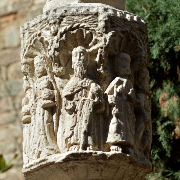 Barcelona.- Creu de la Plaça de Santa Anna. Es una còpia de la creu d'Almatret del 1608. La original va ser restituïda l'any 2005 (2/2015)