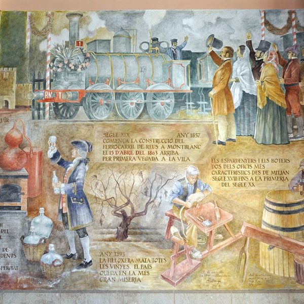 Montblanc.- Ajuntament dels S. XIII/XIV. Vista del vestíbul amb el mural dels esdeveniments històrics més importants del municipi (4/2014)