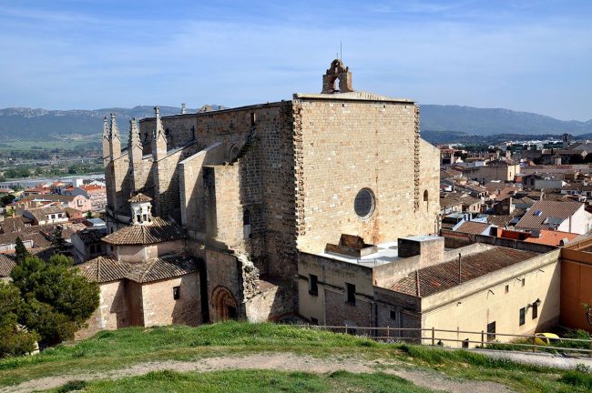Montblanc.- Església gòtica de Santa Maria, S.XIV d’una sola nau, capelles laterals i coberta per volta de creueria ogival. (4/2014)