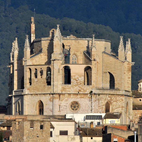 Montblanc.- Església gòtica de Santa Maria, S.XIV d’una sola nau, capelles laterals i coberta per volta de creueria ogival. (4/2014)