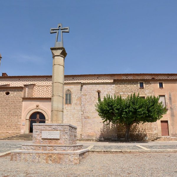 Montblanc.- Santuari Mare de Déu de la Serra, S. XIV que era l’antic convent de les Clarisses del S. XIII. L‘església actual es gòtica amb capelles laterals (7/2015)