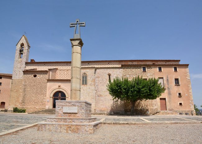 Montblanc.- Santuari Mare de Déu de la Serra, S. XIV que era l’antic convent de les Clarisses del S. XIII. L‘església actual es gòtica amb capelles laterals (7/2015)