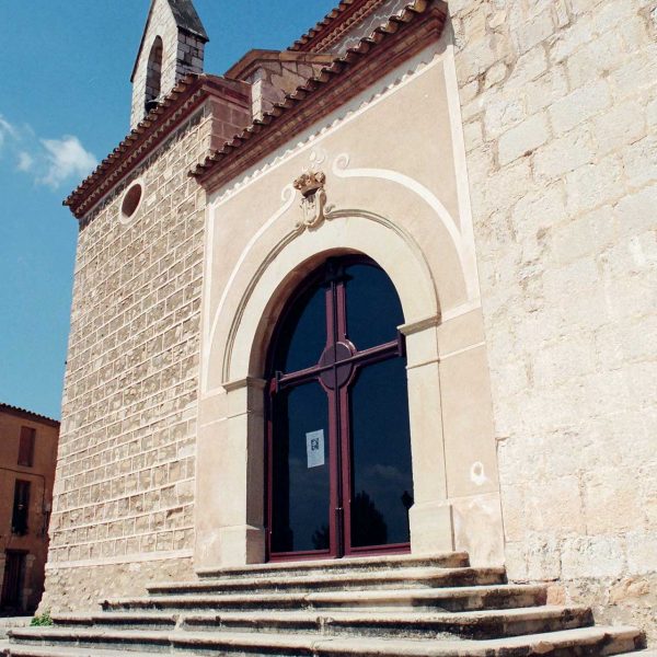 Montblanc.- Santuari Mare de Déu de la Serra, S. XIV que era l’antic convent de les Clarisses del S. XIII. L‘església actual es gòtica amb capelles laterals (4/1995)