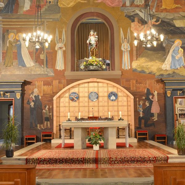 Montblanc.- Santuari Mare de Déu de la Serra, S. XIV. Vista del presbiteri amb pintures a l’absis d’Ismael Balenyà. (7/2015)