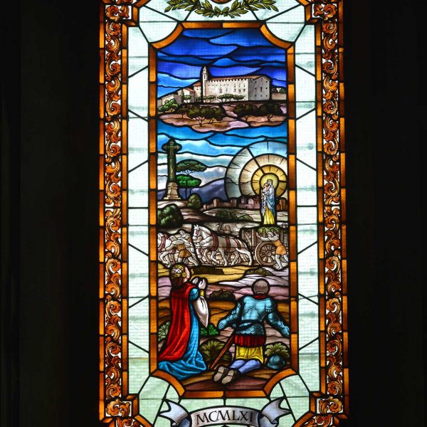 Montblanc.- Santuari Mare de Déu de la Serra, S. XIV. Vitralls del cambril de la Mare de Déu (7/2015)