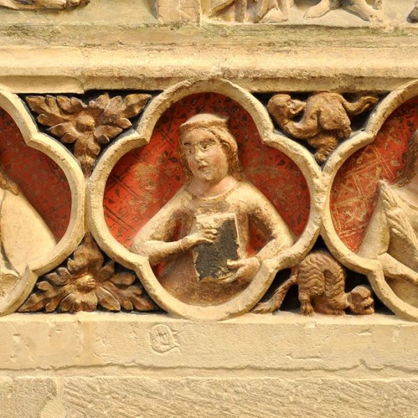 Montblanc.- Església gòtica de Santa Maria S. XV. Detall del retaule de pedra policromat de S. Bernat i Sant Bernabé, S. XIV (3/2014)