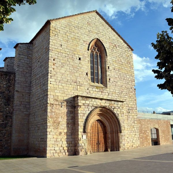 Montblanc.- Església gòtica de Sant Francesc dels S. XIII/XIV, d'arcs diafragmàtics i coberta teginada a la nau i de creueria a l'absis (7/2015)