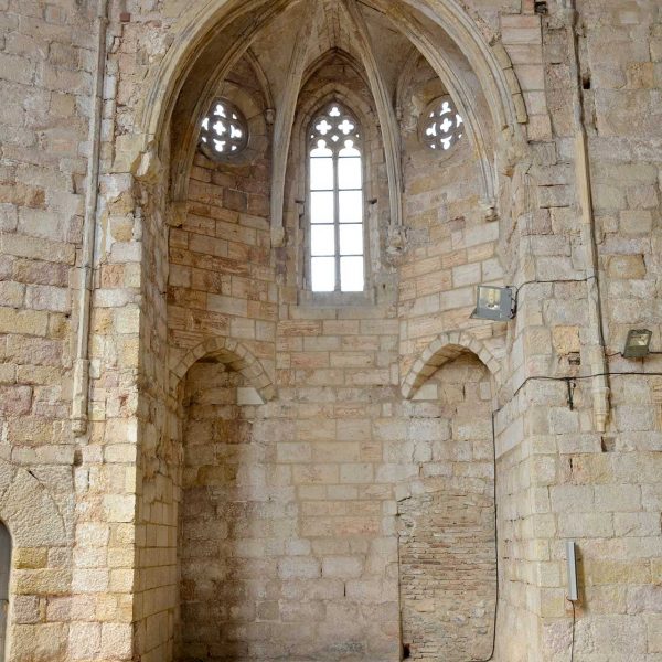 Montblanc.- Església gòtica de Sant Francesc dels S. XIII/XIV. Absidiola del nord coberta amb volta de creueria (7/2015)