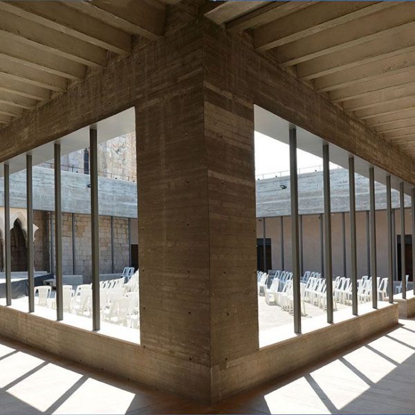 Montblanc.- Església gòtica de Sant Francesc dels S. XIII/XIV. El claustre original tenia dues plantes i el 2014 es va restituir l'espai perimetral (7/2015)