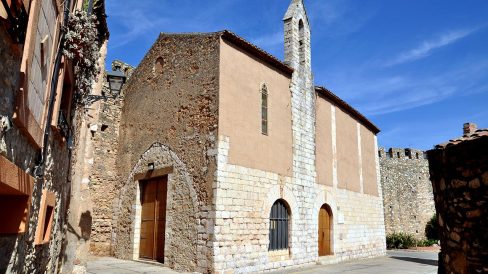 Montblanc.- Església gòtica de Sant Marçal, d'una sola nau i capçalera plana. La façana sud té dues portes, una d'elles convertida en finestra (4/2014)