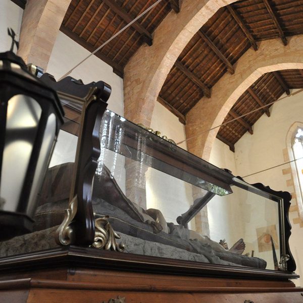 Montblanc.- Església gòtica de Sant Marçal, d'una sola nau i sostre teginat que guarda els passos de Setmana Santa (4/2014)