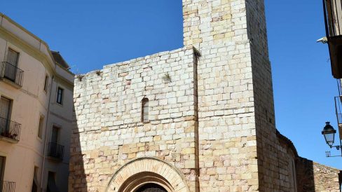 Montblanc.- Església de Sant Miquel, d'estil romànic/gòtic del S. XIII. El campanar es de planta quadrada amb una barreja d'estils (4/2014)