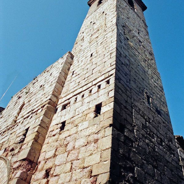 Montblanc.- Església de Sant Miquel, d'estil romànic/gòtic del S. XIII. El campanar es de planta quadrada amb una barreja d'estils (4/2014)
