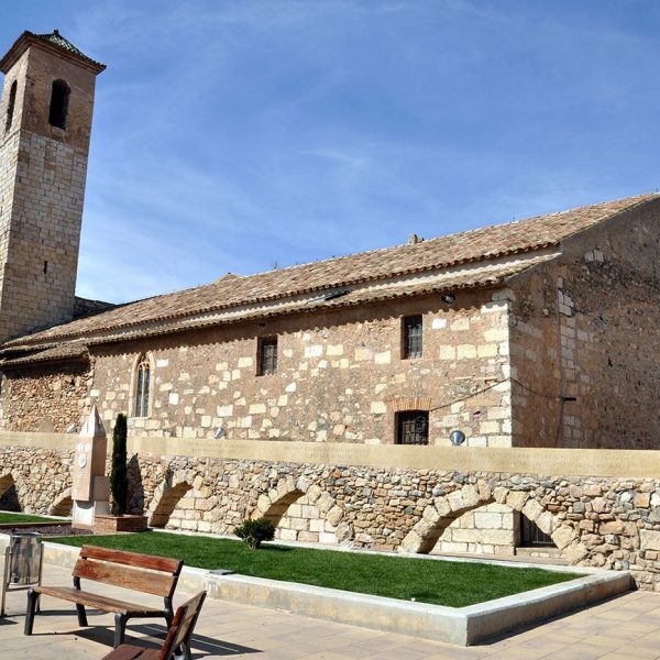 Montblanc.- Església de Sant Miquel, d'estil romànic/gòtic del S. XIII. Consta d'una sola nau i absis pla (4/2014)