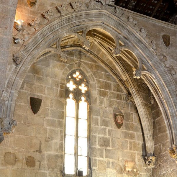 Montblanc.- Església de Sant Miquel, d'estil romànic/gòtic del S. XIII. Vista d'una de les capelles laterals (7/2015)
