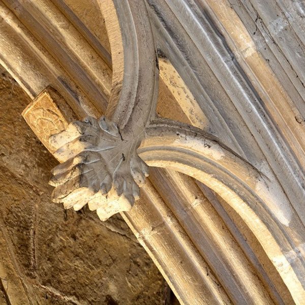 Montblanc.- Església de Sant Miquel, d'estil romànic/gòtic del S. XIII. Detall d'una de les capelles laterals (7/2015)