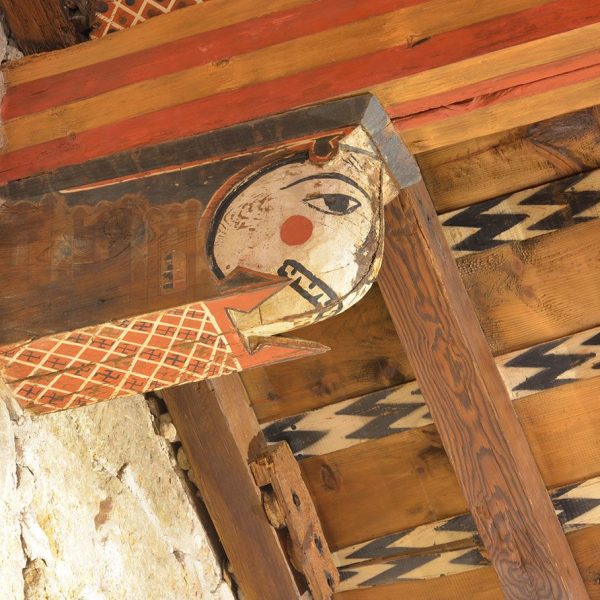 Montblanc.- Església de Sant Miquel. Mènsula ornada amb un cap en una de les bigues del teginat del sostre (7/2015)