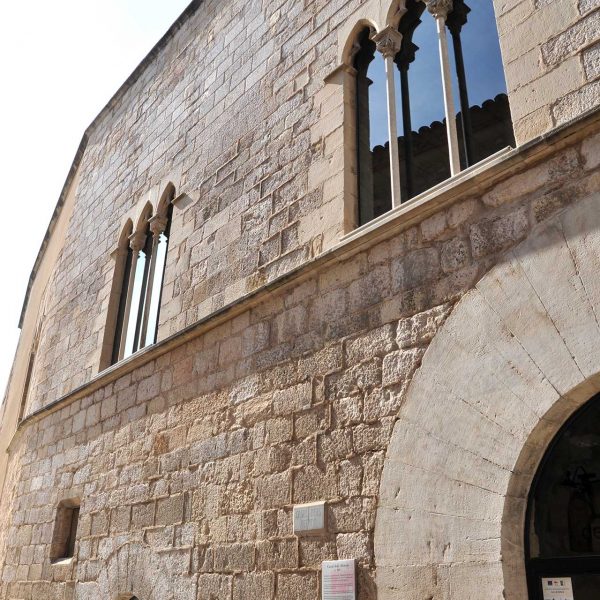 Montblanc.- Palau Alenyà d’estil gòtic, S. XIV –Vista de la façana una vegada restaurat l’edifici (4/2014)
