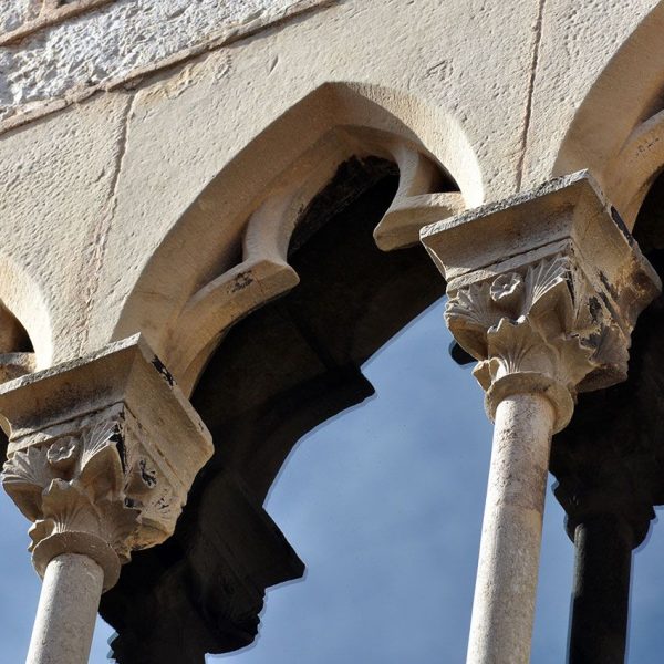 Montblanc.- Palau Alenyà d’estil gòtic, S. XIV –Vista d’una de les finestres triforades de la primera planta (4/2014)