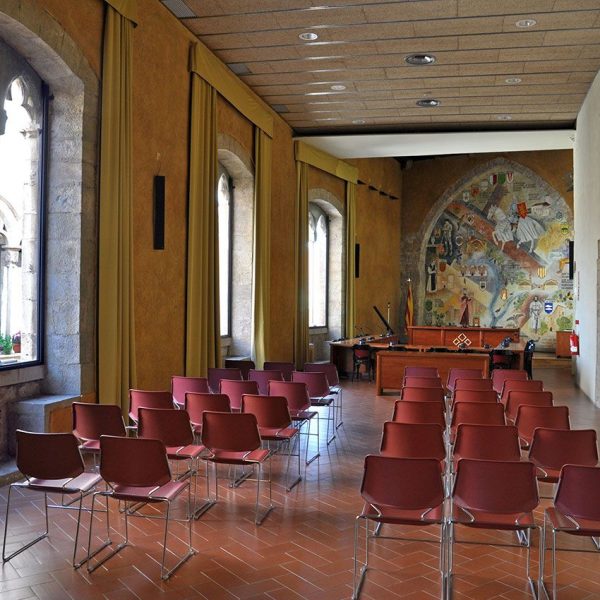 Montblanc.- Palau Alenyà d’estil gòtic, S. XIV – Vista de la sala d’actes del Consell Comarcal del primer pis (3/2014)