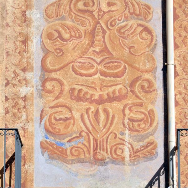 Montblanc.- Casa Calamanda, edifici residèncial del S. XIX. Destaquen a la façana els esgrafiats del 1863 restaurats el 1979 (3/2014)