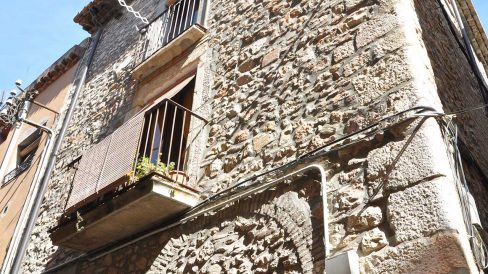 Montblanc.-Casa Macià Guarro i Ribé (1863/1953). Diputat, Conseller d’Ensenyament i Alcalde de Montblanc, presidí la proclamació de la República l’any 1931 (4/2014)