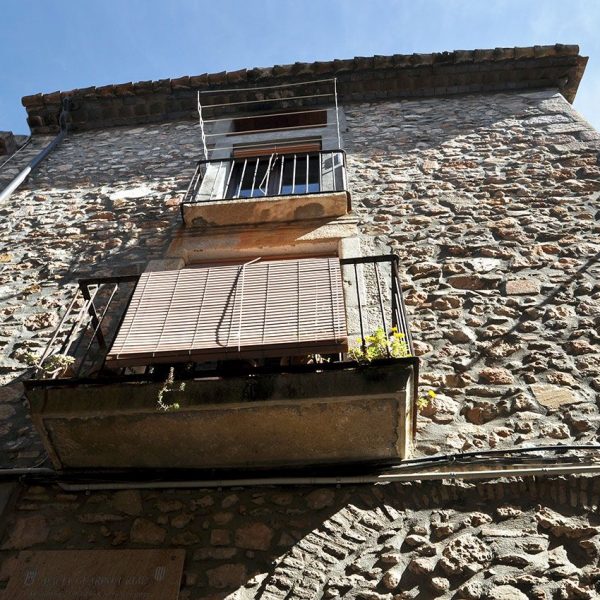 Montblanc.-Casa Macià Guarro i Ribé (1863/1953). Diputat, Conseller d’Ensenyament i Alcalde de Montblanc, presidí la proclamació de la República l’any 1931 (4/2014)