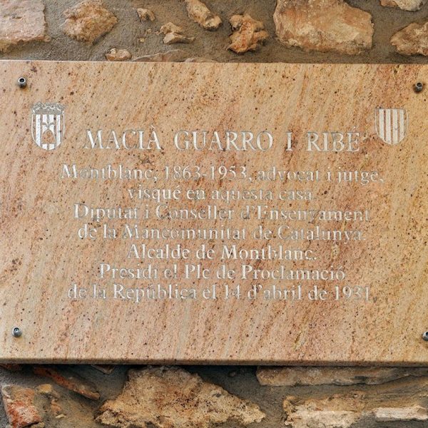 Montblanc.-Casa Macià Guarro i Ribé (1863/1953). Diputat, Conseller d’Ensenyament i Alcalde de Montblanc, presidí la proclamació de la República l’any 1931 (4/2014)