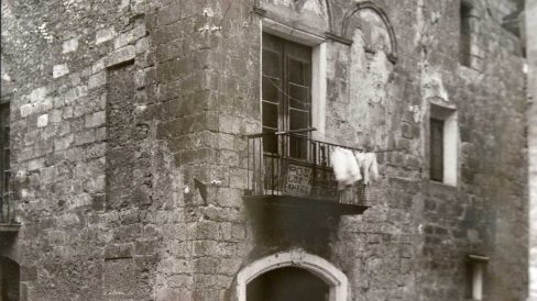 Montblanc.- Fonda dels Àngels, d’estil gòtic S.XV. Reproducció fotogràfica exposada a la pròpia fonda d’any i autor desconegut (7/2014)