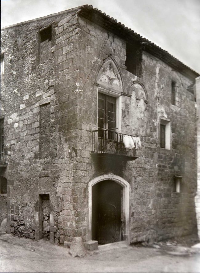 Montblanc.- Fonda dels Àngels, d’estil gòtic S.XV. Reproducció fotogràfica exposada a la pròpia fonda d’any i autor desconegut (7/2014)