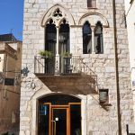 Montblanc.- Fonda dels Àngels, d’estil gòtic S.XV. Restaurada modernament s’han recuperat els finestrals gòtics amb arcs trilobulats (3/2014)