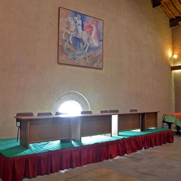 Montblanc.- Església de Santa Magdalena del S. XIV, utilitzada com sala d’actes de l’Arxiu Històric Comarcal amb seu a l’hospital (7/2015)