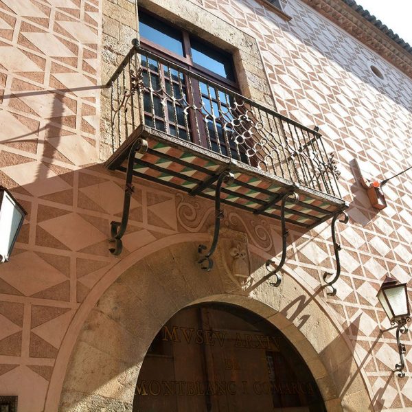 Montblanc.- Museu Comarcal de la Conca de Barberà instal•lat a la Casa Josa. Té l’estructura del S. XIII i reformada pels Josa en el XVIII (7/2015)