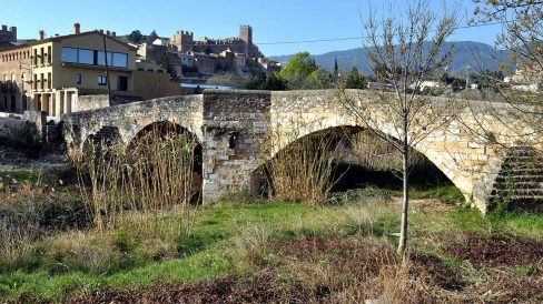 Montblanc.- Pont Vell d’època medieval del S. XII de quatre ulls. S’ha refet varies vegades a causa dels aiguats (3/2014)