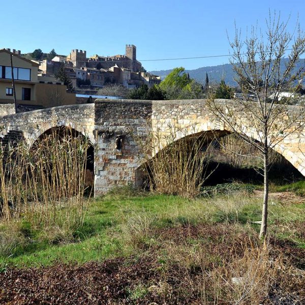 Montblanc.- Pont Vell d’època medieval del S. XII de quatre ulls. S’ha refet varies vegades a causa dels aiguats (3/2014)