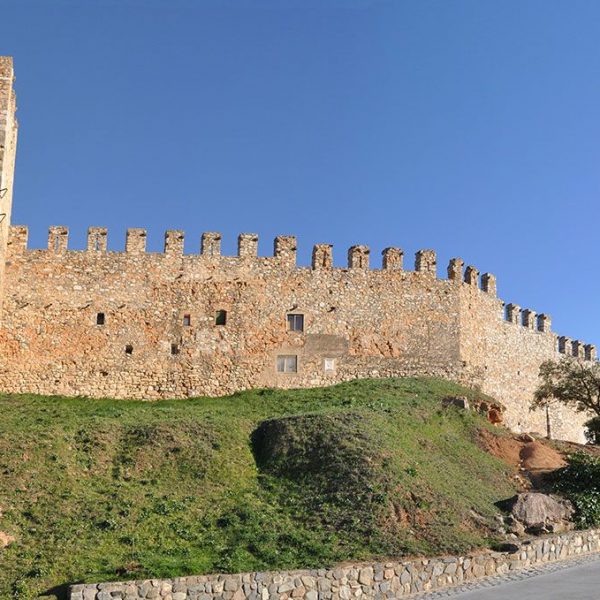 Montblanc. – Recinte fortificat format per una muralla emmerletada de 31 torres i cinc portals (3/2014)