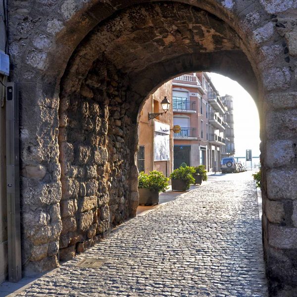 Montblanc.- Portal de Bové. Destaca per tenir les quatre cares tancades com també l’únic que té un matacà de defensa (5/2014)